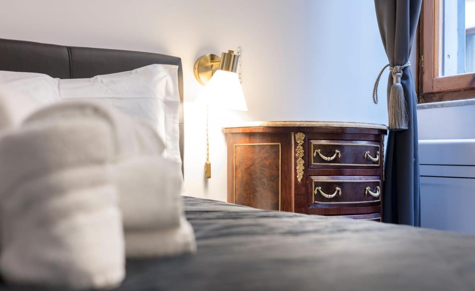 Daphne Trevi Suites Rom Exterior foto